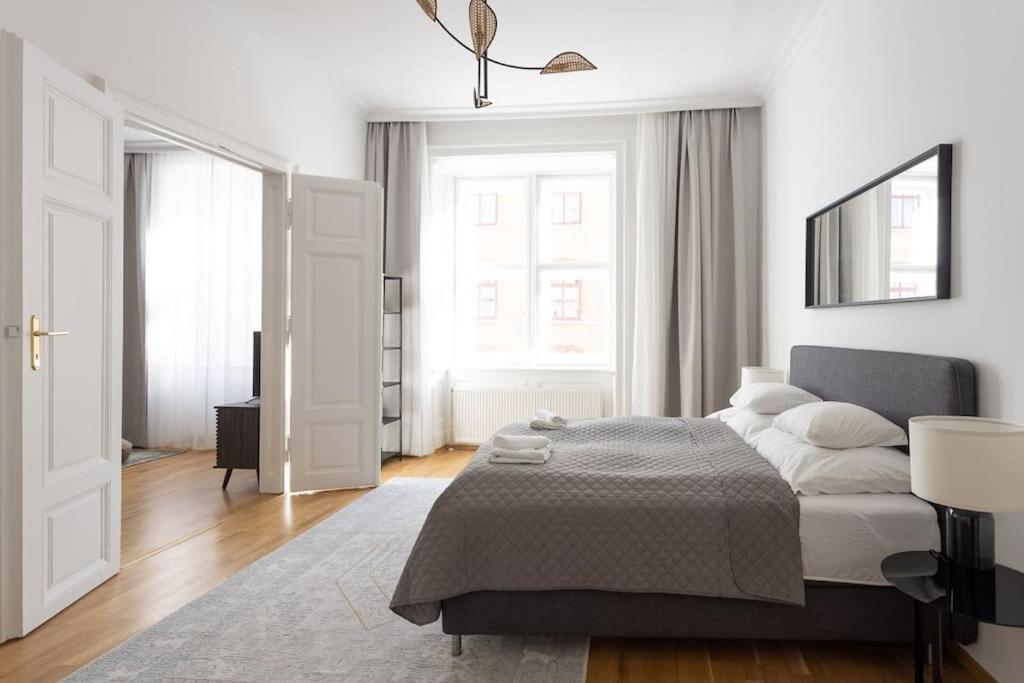 Franz 23 - Typical Viennese Apartment In The Heart Of Wien Ngoại thất bức ảnh